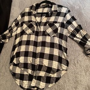 High-low Black and White Plaid Long Sleeve Shirt (M)